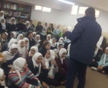 المركز المتنقل ينفذ سلسلة فعاليات توعية بمدرسة بنات مسقط في الخليل