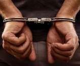 الشرطة تقبض على شخص فار من وجه العدالة صادر بحقه 10 مذكرات قضائية بقيمة نصف مليون شيكل في جنين .