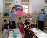 الشرطة تقدم التوعية الصحية في  مدارس ورياض الأطفال في طولكرم