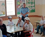 الشرطة تنظم سلسلة محاضرات وفعاليات لمخيم صيفي في قلقيلية 