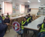 الشرطة تحاضر بطلاب من كلا الجنسين بمدارس الخليل