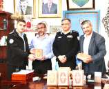 الشرطة والتوجيه السياسي والاوقاف تقدم المصاحف لنزلاء مراكز الاصلاح برام الله 