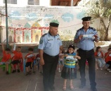 مركز الشرطة المتنقل ينظم نشاطاً توعوياً لأطفال  مخيم صيفي في طولكرم