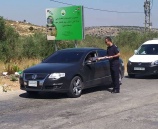 المركز المتنقل يوزع بروشورات إرشاديه على المواطنين في سلفيت  