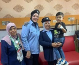 الشرطة تنظم زيارة لقسم الاطفال وتوزع عليهم الحلوى في مستشفى رفيديا بنابلس 