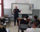 الشرطة تعقد محاضرتين حول مخاطر المخدرات والاجسام المشبوهه لطلاب مركز التدريب المهني في طولكرم .