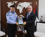 دولة رئيس الوزراء الدكتور محمد اشتية يتسلم التقرير السنوي لانجازات الشرطة لعام 2022
