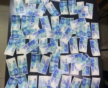 الشرطة تكشف ملابسات سرقة مبلغ مالي من داخل مركبة برام الله
