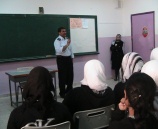 الشرطة تعقد محاضرة توعية بمدرسة رشدية المحتسب في الخليل