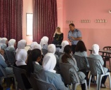 مركز الشرطة المتنقل يزور بلدة مخماس ويقدم محاضرات توعية في مدارسها في ضواحي القدس