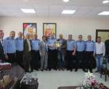 الشرطة  تكرم رئيس بلدية طوباس