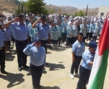 اشبال الشرطي الصغير يرفعون العلم الفلسطيني