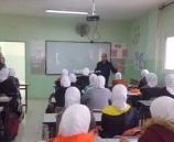 الشرطة تقدم محاضرة توعية بمدرسة بنات المغير في محافظة رام الله