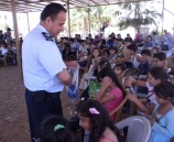 الشرطة تشرع بتوزيع وجبات غذائية على المخيمات الصيفية في جنين