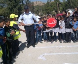 الشرطة تنظم يوم تدريبي لطلبة السلامة المرورية بمدرسة دير رازح الأساسية بالخليل