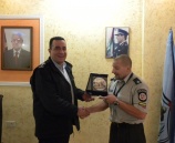 مدير شرطة محافظة جنين يكرم المستشار الميداني لبعثة الشرطة الأوربية