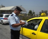 الشرطة تقبض على مزور هوية ورخصة قيادة في الخليل.