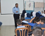 الشرطة تقدم التوعية والإرشاد لطلاب وطالبات مدرسة النهضة الاسلامية في مدينة الرام