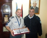 مدير شرطة محافظة طولكرم يكرم المستشار الميداني لبعثة الشرطة الأوربية