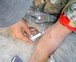 الشرطة تضبط شخص بحوزته مادة الكوكائين المخدرة في عناتا