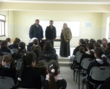 الشرطة تعقد محاضرات توعية لطالبات مدرسة ادكيدك في الخليل