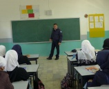 الشرطة تنظم سلسلة محاضرات توعية لطالبات مدرسة حلحول الثانوية في الخليل
