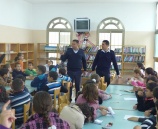 الشرطة ومكتبة البلدية يطلقان برنامج التوعية للنادي الشتوي في قلقيلية
