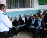 الشرطة تنظم محاضرة توعية للطالبات والأمهات بمدرسة المعارف بالخليل