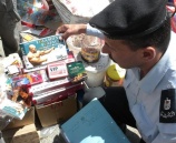 الشرطة تشرف على اتلاف أطنان من المواد الغذائية الفاسدة في الخليل .