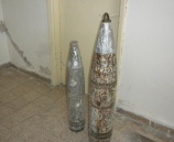 الشرطة تتلف قذيفة مدفعية قديمة في الخليل