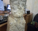 الشرطة تضبط تمثال اثري على شكل انسان في نابلس