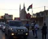 الشرطة توزع المياه و التمور على المواطنين الصائمين قبيل الإفطار في قلقيلية