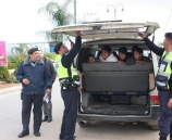 الشرطة تضبط مركبة حمولة 7 ركاب بداخلها 14 راكب في قلقيلية