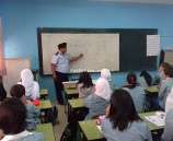 الشرطة تنظم محاضرة حول السلامة المرورية في نابلس .