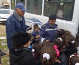 الشرطة تضبط مركبة عمومية حمولتها 7 ركاب وبداخها 44 طفل في بيت لحم