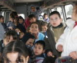 الشرطة توقف حافلة تقل ضعف الحمولة من طلبة رياض الاطفال في ضواحي القدس