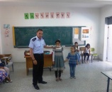 الشرطة تنظم 6 محاضرات لاطفال مخيم (متضامنون مع اطفال اليرموك) في ضواحي القدس.