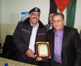 في حفل وداع : مدير شرطة قلقيلية يكرم رئيس بلدية عزون السابق