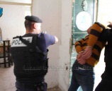 الشرطة تقبض على شخص بتهمة السرقة في نابلس