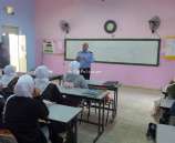 الشرطة تحاضر في طالبات مدرسة بنات أبو علي إياد الثانوية في قلقيلية