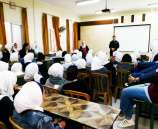 الشرطة تعقد محاضرة حول الجرائم الإلكترونية لطالبات مدرسة العدوية بطولكرم