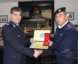 اللواء حازم عطا الله يمنح (جائزة الشرطة للتميز)للملازم اول حامد البسطامي