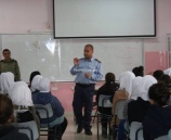 الشرطة تقدم التوعية وإلا رشاد في المدرسة التركية في رام الله