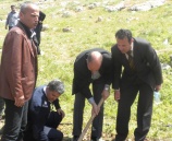 الشرطة تشارك في زراعة الأشجار بذكرى يوم الأرض في طوباس