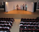 مسرح الحارة يقدم عرضاً مسرحياً في كلية فلسطين للعلوم الشرطية