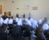 الشرطة تنظم محاضرة توعية وإرشاد لطالبات مدرسة محمد علي المحتسب في الخليل
