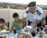 الشرطة تقيم مأدبة إفطار لأبناء جمعية دار الإيمان لرعاية و إيواء الأيتام في قلقيلية