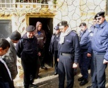 الشرطة تتفقد المواطنين وتقدم مساعدات لبعض العائلات المتضررة في بيت لحم