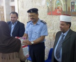 الشرطة تشارك بتقديم الهدايا للمقيمات بمؤسسة رعاية الفتيات في بيت لحم