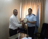 رئيس بلدية صوريف يكرم شرطة الخليل